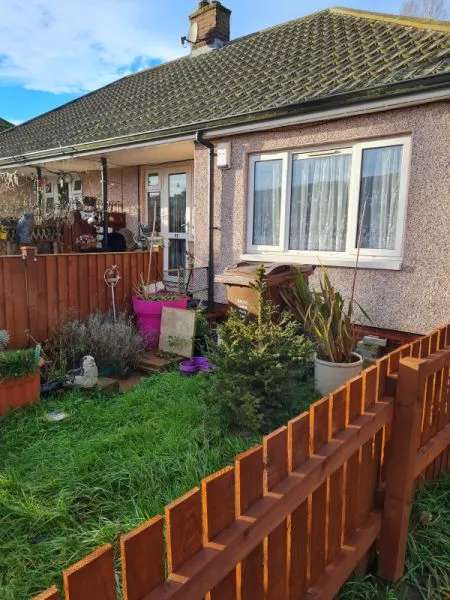 Bungalow For Rent in Bradford, England