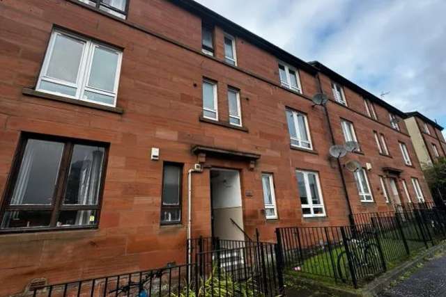 Spacious One Bedroom Furnished Flat in Springburn - Close to Amenities and Transport