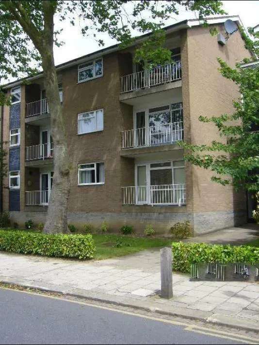 Two Double Bedroom First Floor Apartment with Private Parking and Balcony