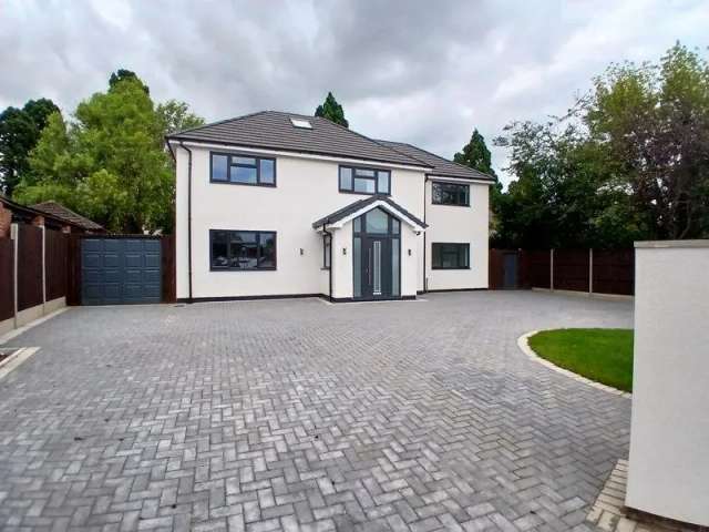 5 bedroom detached house for sale