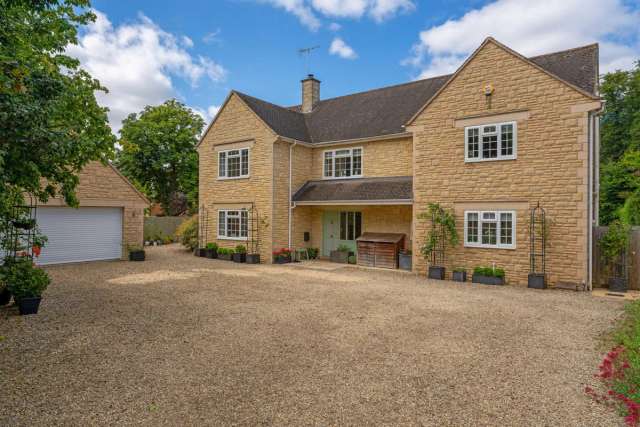 Detached House for sale with 5 bedrooms, Church Lane Toddington, Gloucestershire