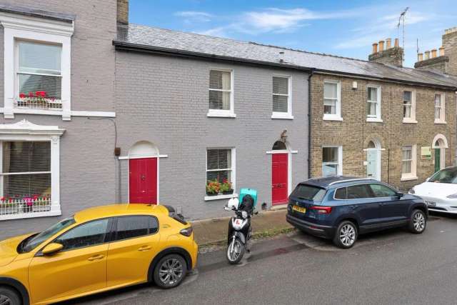 2 bedroom terraced house for sale