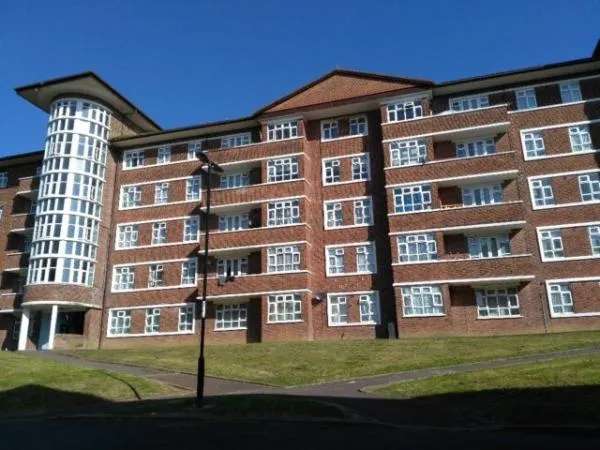 3 Bedroom Council Flat Right To Buy Swap For 2 Bedroom Property With Garden In Kent Or Edinburgh