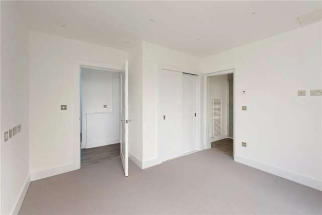 Luxury 2 Bedroom Apartment in Orchard Yard - Over 55's Community