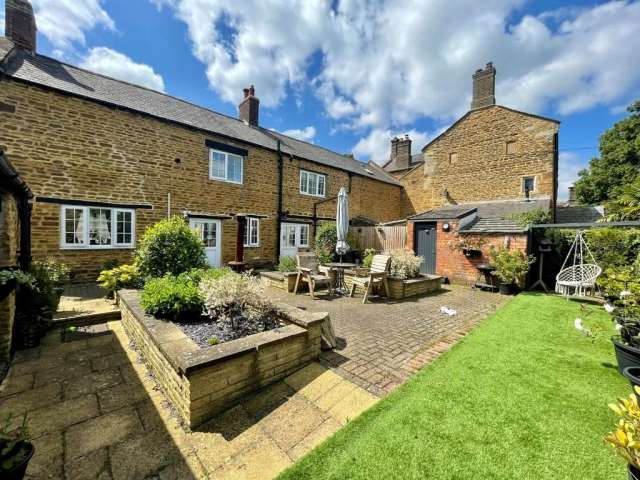 Stone Built Cottage With Character Features Near Amenities