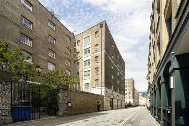 Flat for sale in New Street, London EC2M