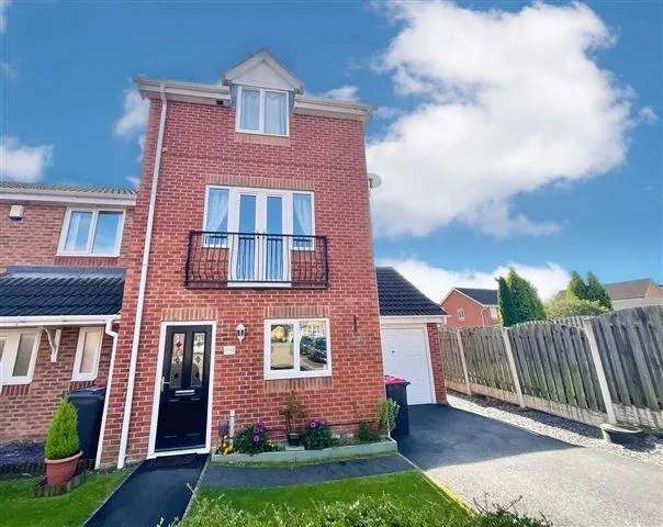 3 Bedroom Semi Detached Family Home with Conservatory and Garage Conversion