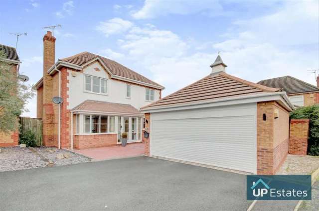 4 bedroom detached house for sale