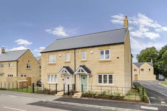 Almost New 3 Bedroom Family Home in Upper Rissington