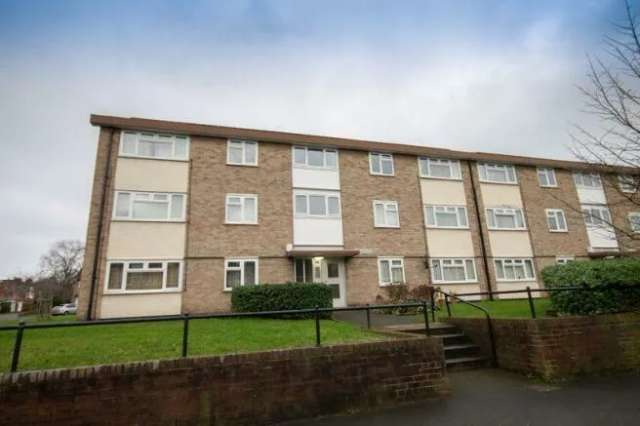 Charming 1 Bedroom Apartment in Derby with Fireplace - Zero Deposit Available