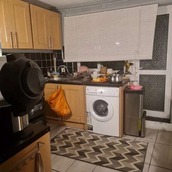 Flat For Rent in Elmbridge, England