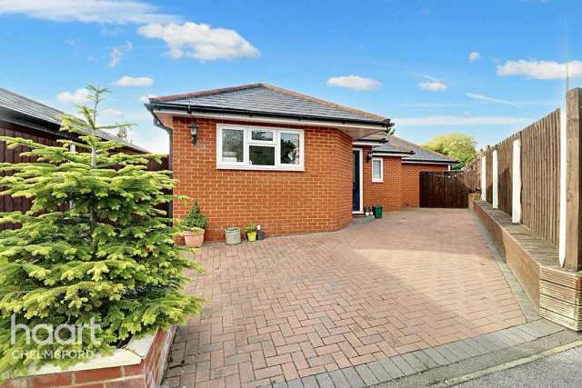 Charming Detached Bungalow in Desirable Chelmsford Location