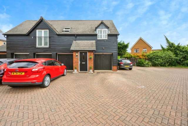 Freehold Detached Coach House with 2 Bedrooms, Ensuite, Garage & Garden