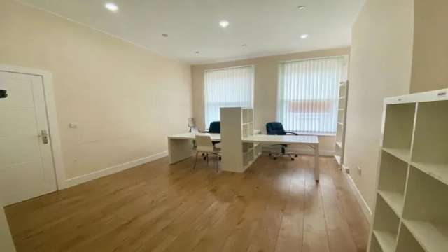 Office For Rent in Luton, England