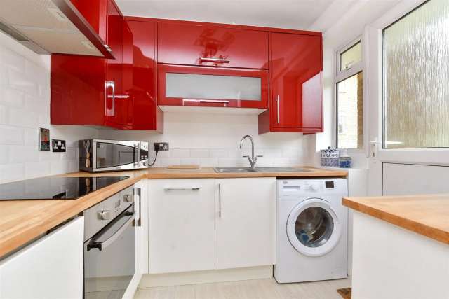 2 bedroom maisonette for sale