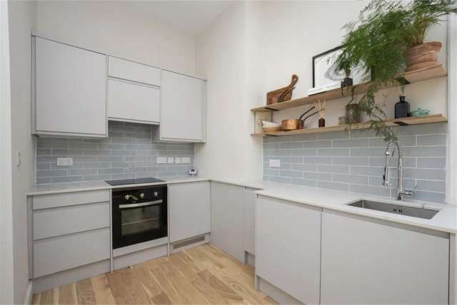 2 Bed Flat - First Floor with 1 Reception Room