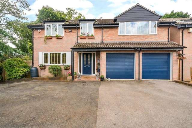 5 bedroom detached house for sale