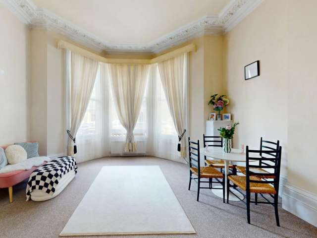 Flat For Rent in Hove, England