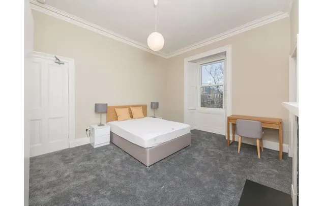 Rent 4 bedroom flat in London