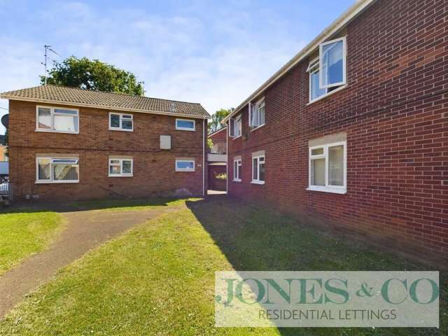 2 bedroom ground floor flat for sale