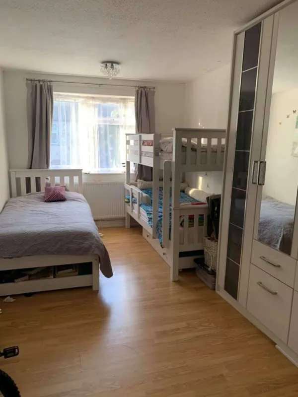 Flat For Rent in Castle Point, England