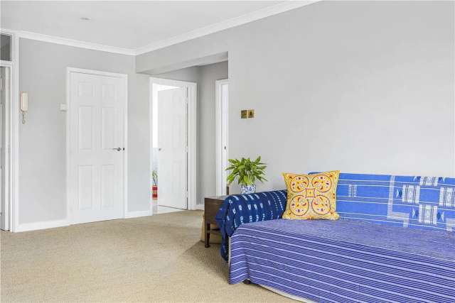 Flat For Sale in Oxford, England