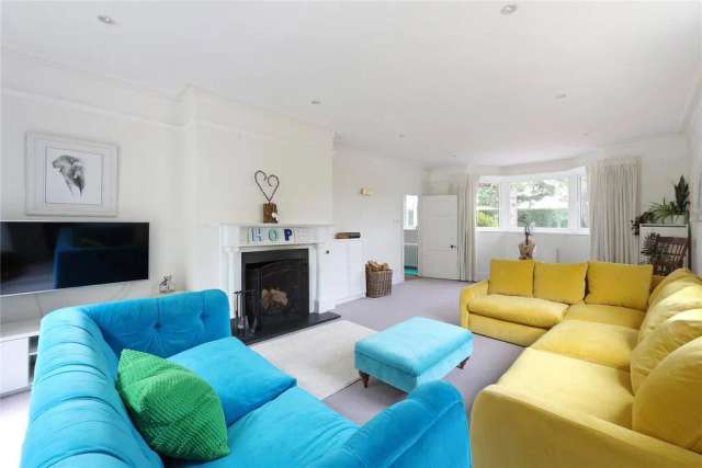 Wonderful Detached Family House in Charlton Kings with Outstanding Gardens