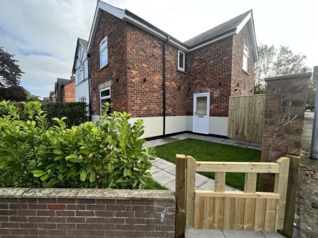 3 Bedroom Semi-Detached House in Great Coates, DN37