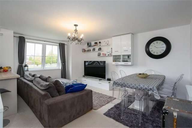 2 Bed Flat - Ground Floor with 1 Reception Room