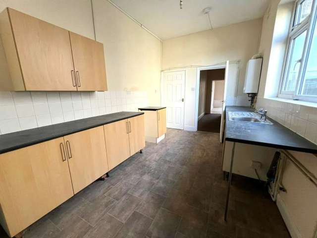 Flat For Rent in Grimsby, England