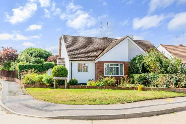 3 4 Bedroom Semi Detached Chalet For Sale No Onward Chain Chelmsford Essex