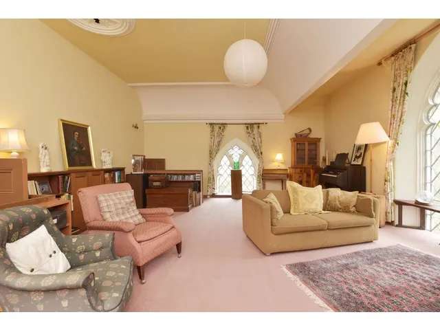 Spacious 4-Bedroom 19th-Century Converted Church in Temple Near Gorebridge