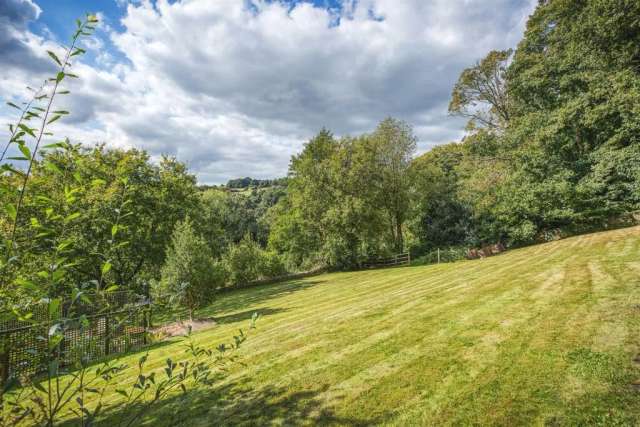 House For Sale in Derbyshire Dales, England