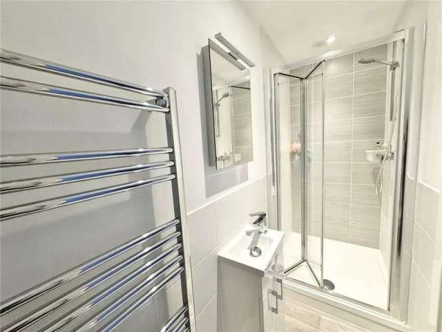 2 bed flat for sale