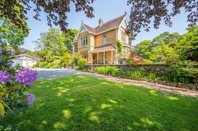 Victorian Family Home in Abergavenny with Stunning Views and Beautiful Gardens