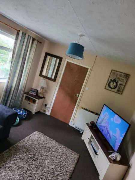 Bungalow For Rent in Cheltenham, England