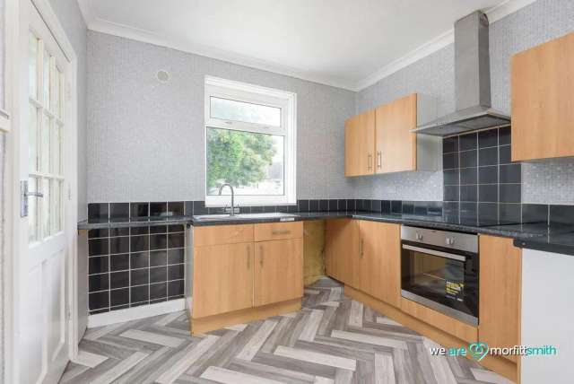 3 Bedroom House for Sale in Sheffield - Modern Family Home with Garden and Parking