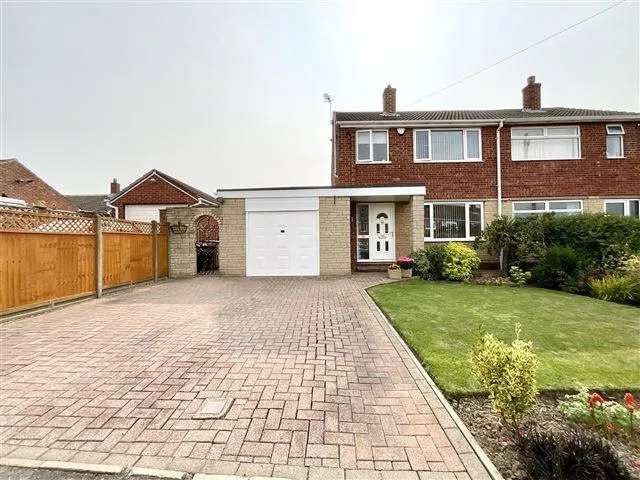 3 bedroom semi-detached house for sale