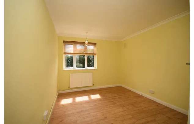 Rent 3 bedroom flat in London