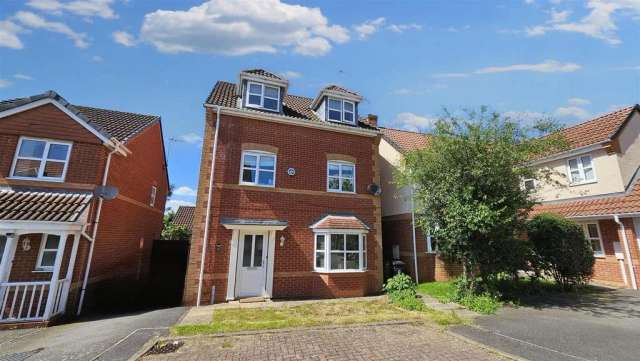 5 bedroom detached house for sale