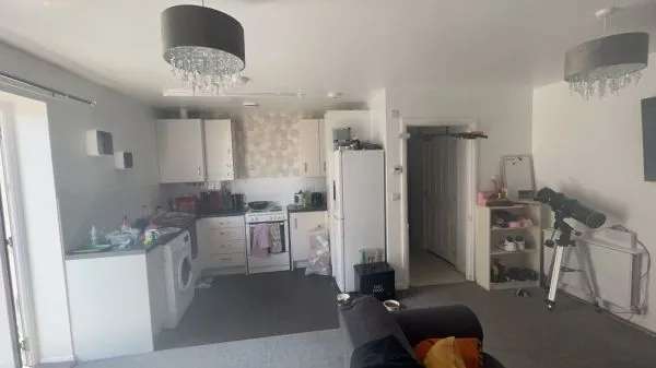 Flat For Rent in Patchway, England