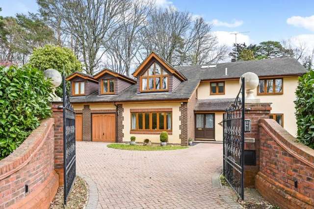 5 bedroom detached house for sale