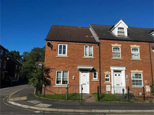 House For Rent in Chesterfield, England