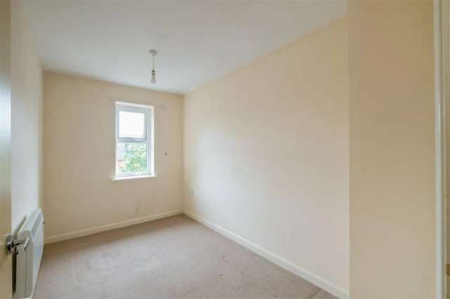 2 bed flat for sale