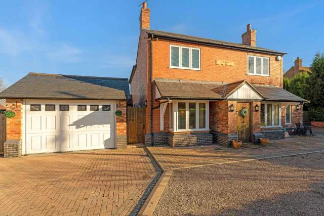 Detached House for sale with 4 bedrooms, Crown East Lane Lower Broadheath, Worcestershire