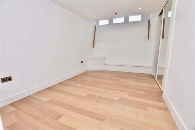 1 Bed Flat - Basement with 1 Reception Room