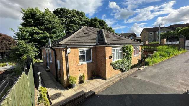 2 bedroom semi-detached bungalow for sale