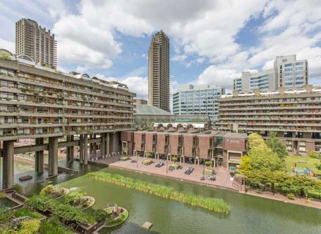 Flat For Sale in City of London, England