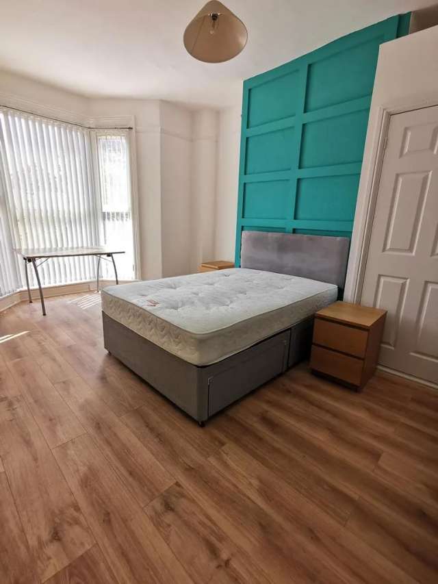 4 bedroom flat to rent