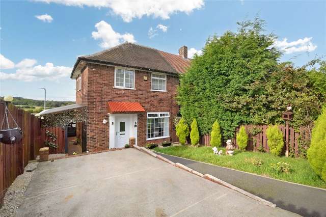 House For Sale in Wakefield, England